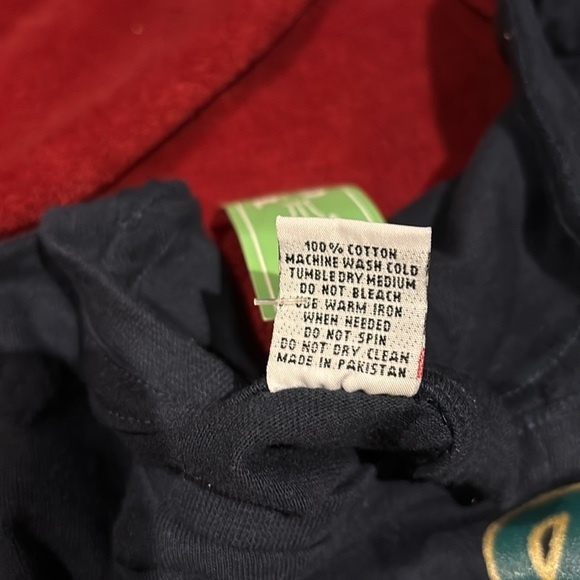 Vintage Style Some who Loves me  went to Dubai UAE tee - Picture 10 of 14